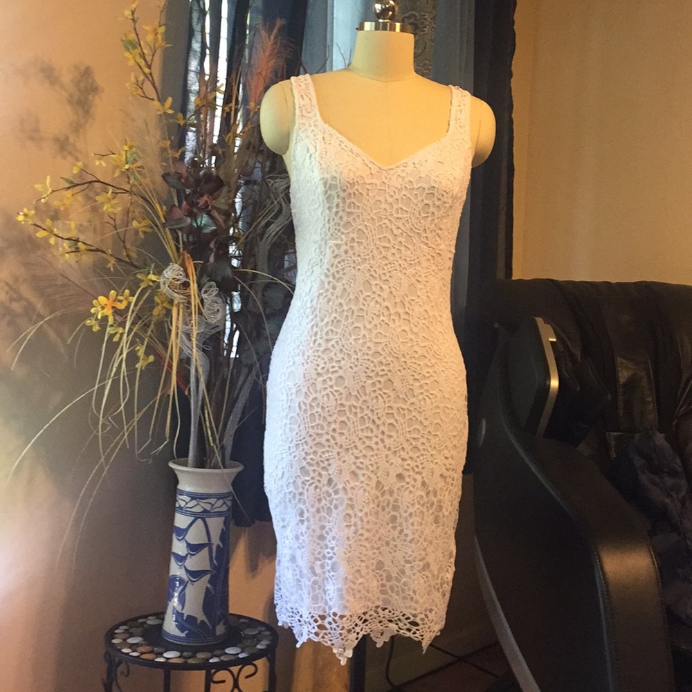 Guess full lace sleeveless dress size 8